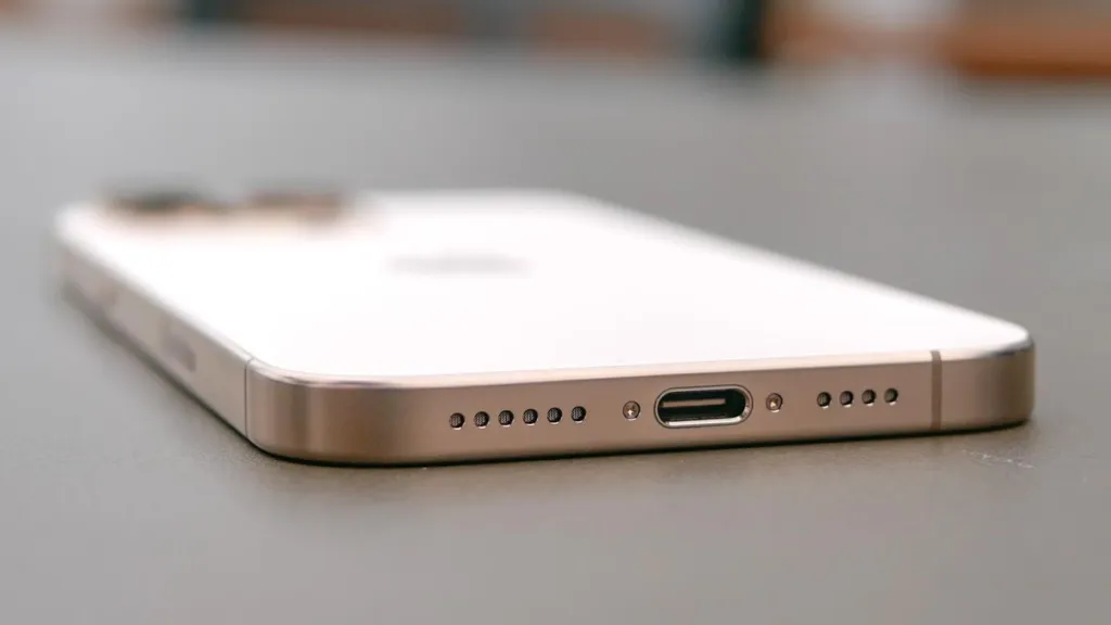 آیا قصد مهاجرت از سری ۱۳ به آیفون ۱۶ دارید؟ ۷ ویژگی برتر iPhone 16 Pro Max که ارزش بروزرسانی دارد — iPhone 16