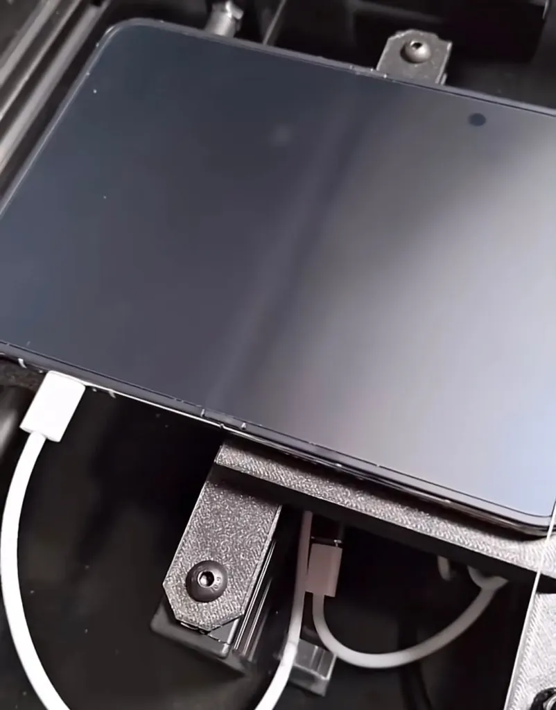 تست مقاومت تاشدن iPhone Duo از مرز ۱۳۹ هزار بار گذشت