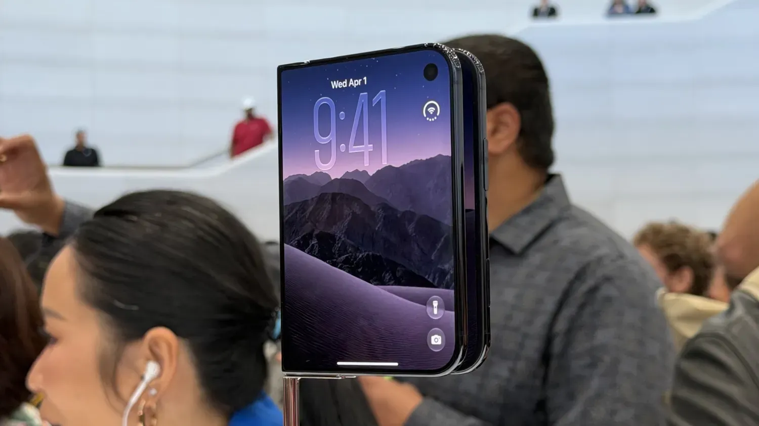 پیش‌فروش آیفون تاشو Duo آغاز شد؛ قیمت پایه از ۱٬۹۹۹ دلار